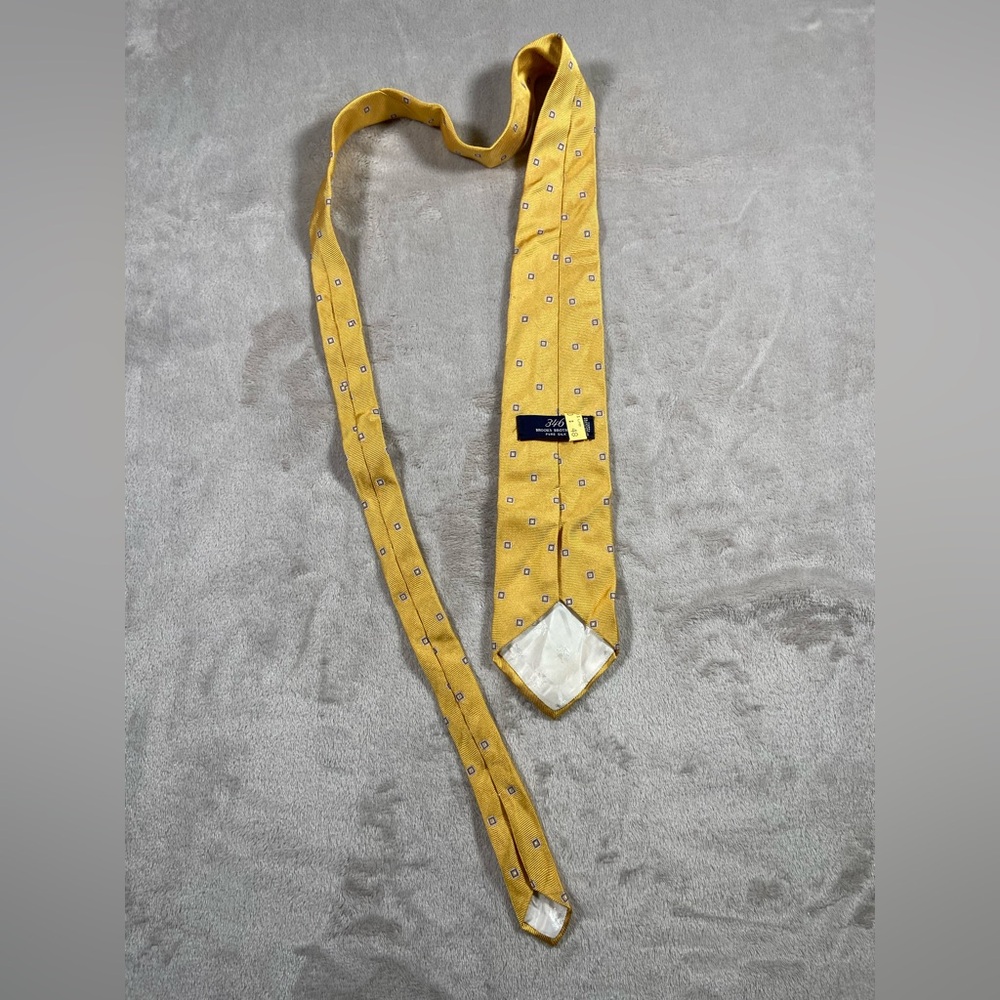 Brooks brothers Italian made yellow silk Tie